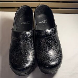 Dansko professional women black shoes.